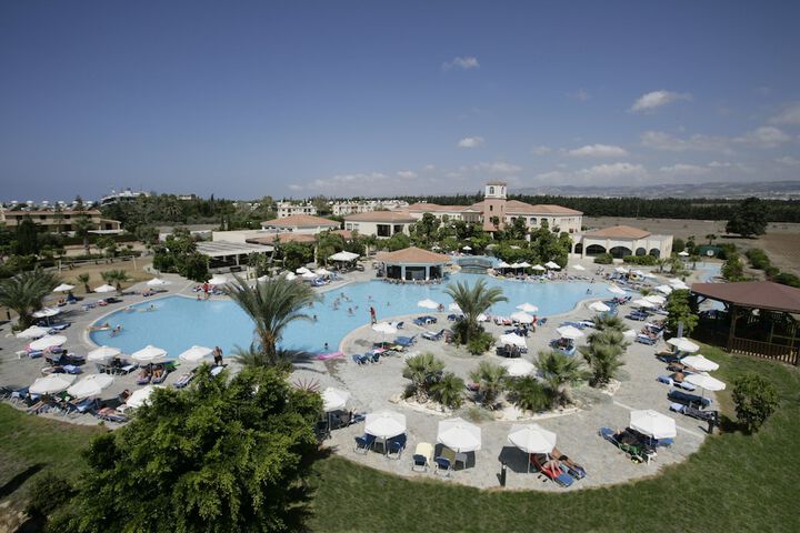 Hotel with Pool