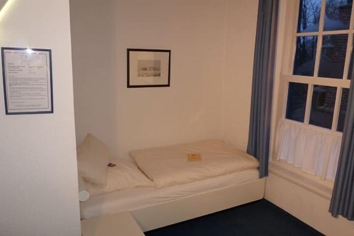 Room 3 of 44