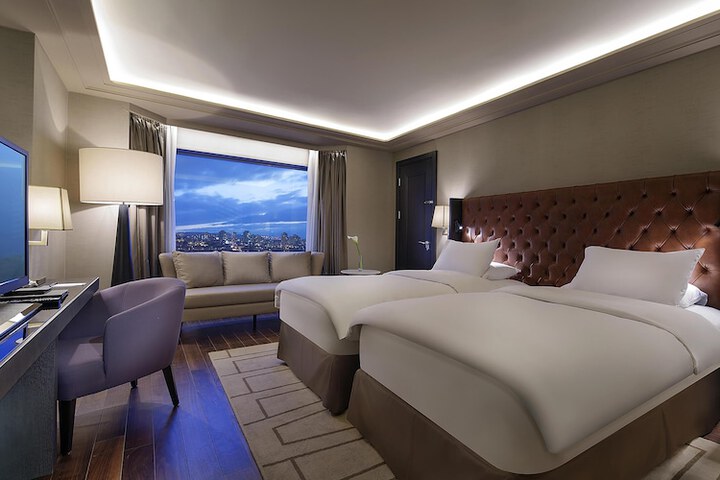Room 49 of 243