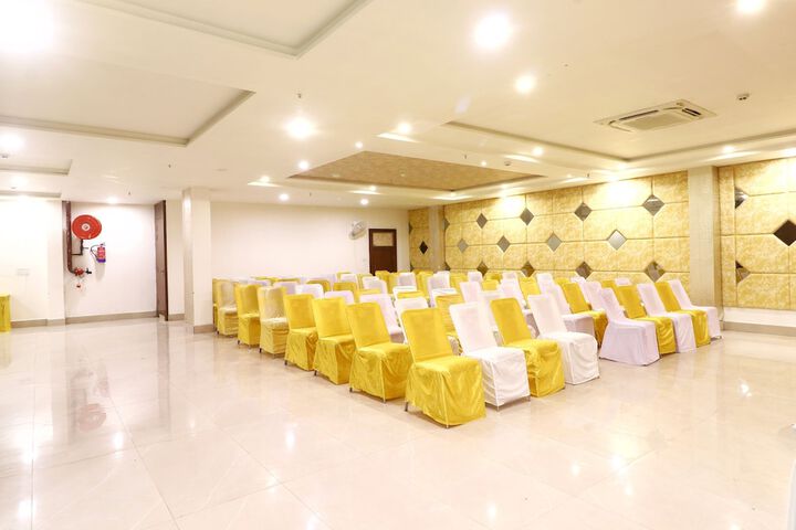 Ballroom/Hall 36 of 39