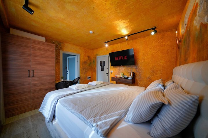Room 155 of 244