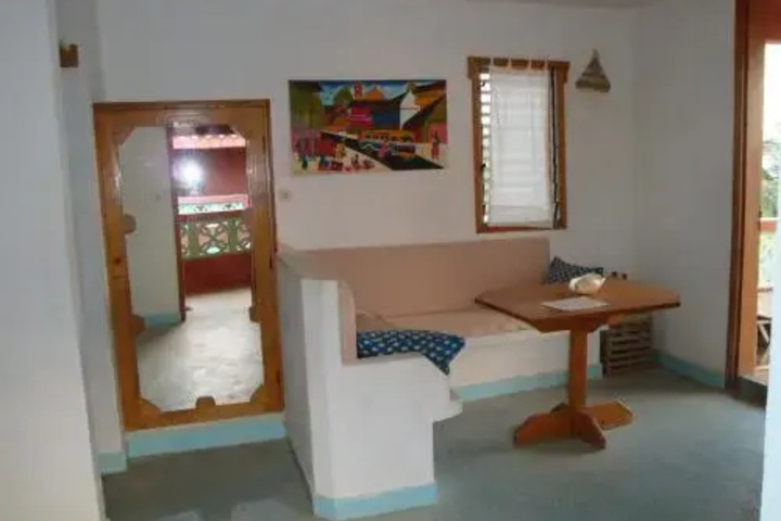 Room 6 of 11