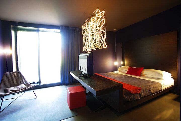 Room 15 of 32