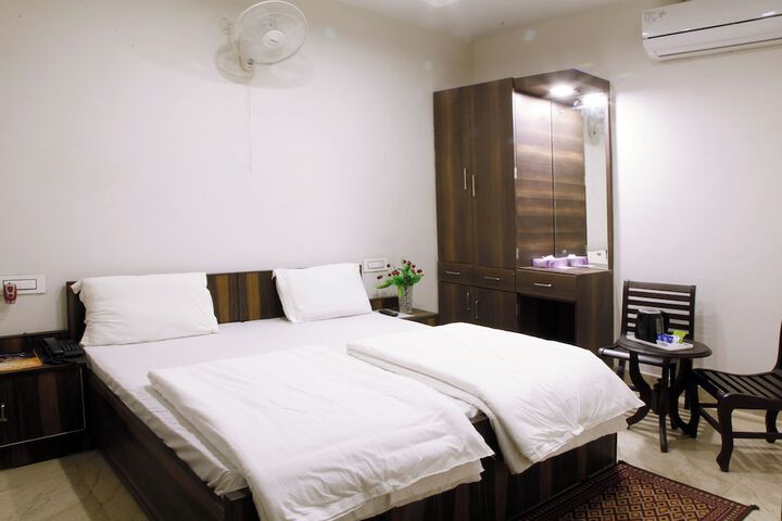 Room 3 of 7