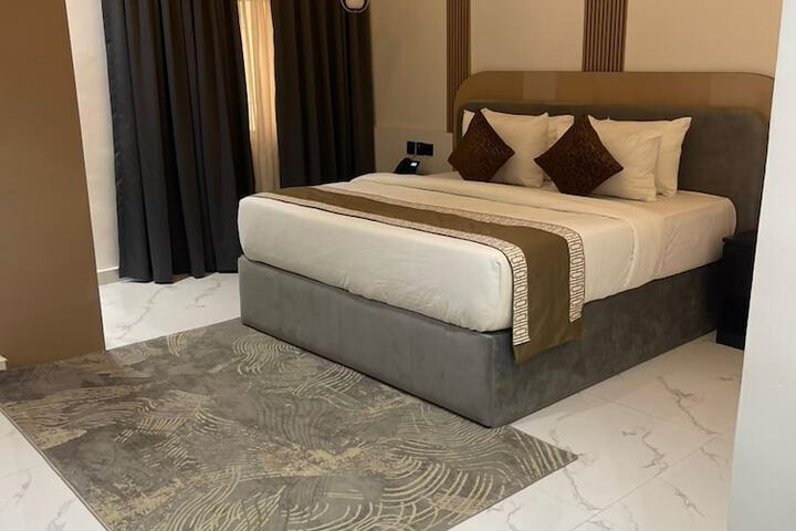 Room 9 of 21