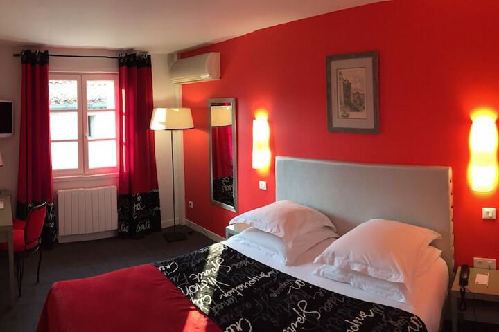 Room 6 of 61