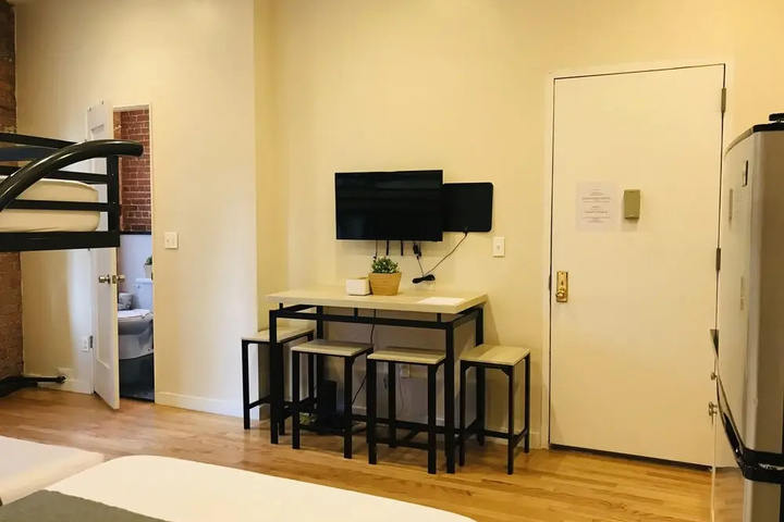 Room 2 of 20