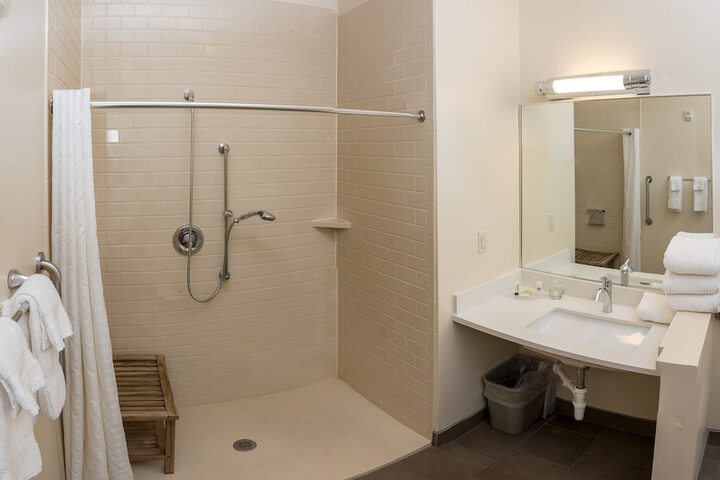 2 Queen Beds Studio Suite (5 of 16)