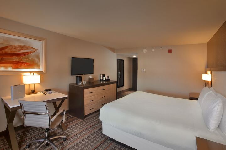 Tower Deluxe King Bed (6 of 9)