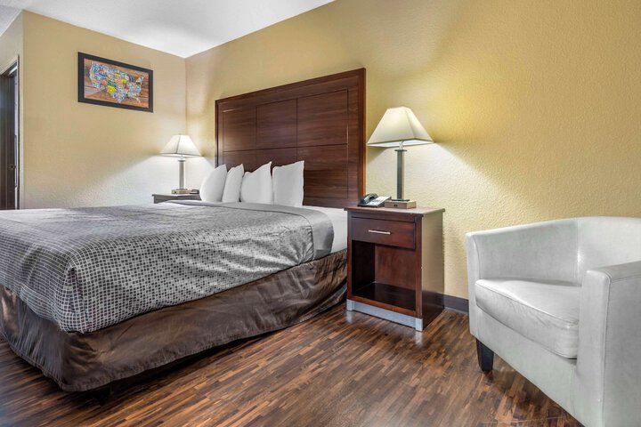 1 King Bed (14 of 14)