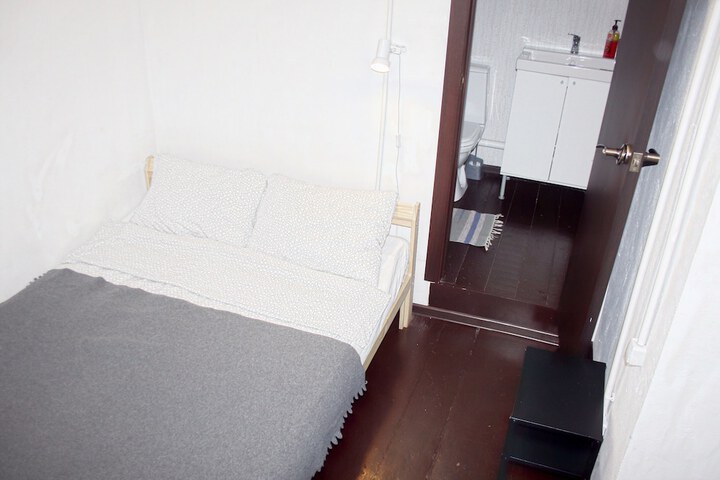 Room 8 of 46