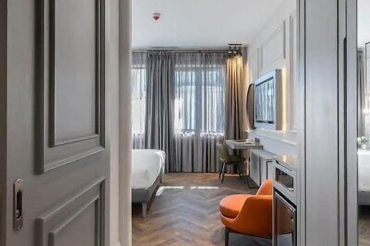 Room 33 of 126