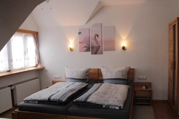 Room 7 of 33