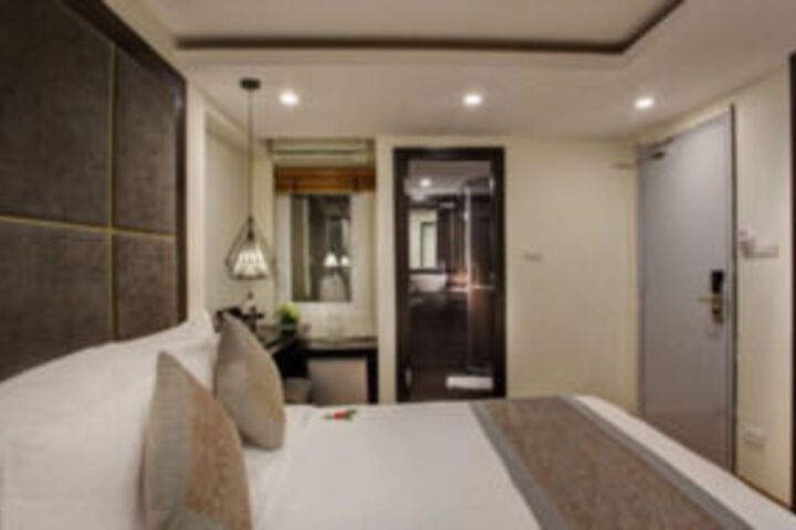 Room 12 of 33