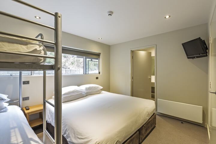 Room 10 of 34