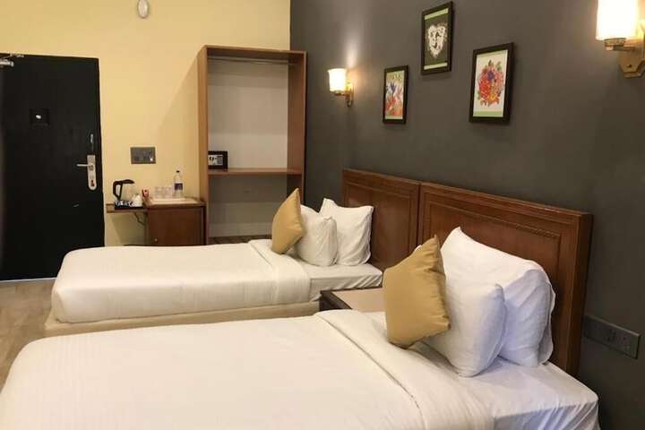 Room 16 of 40