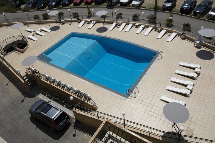 Hotel with Pool