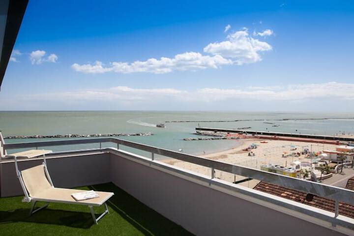 Sundeck 22 of 29
