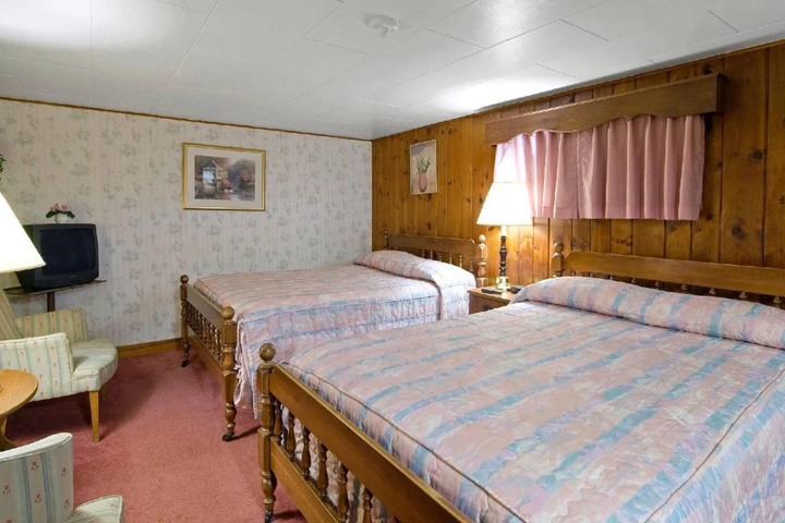 Room 2 of 6