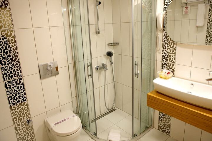 Room 15 of 46