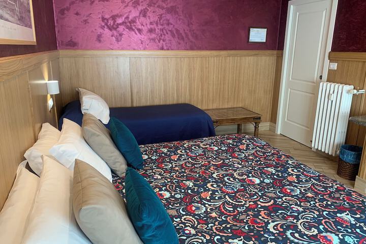 Room 8 of 14