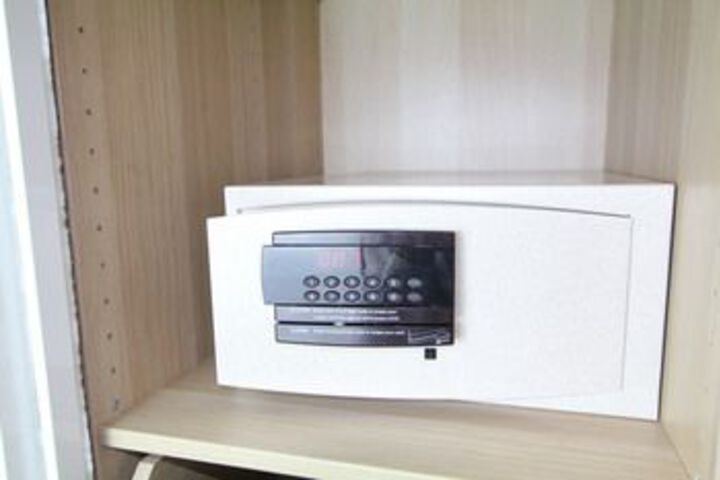 Room 30 of 41