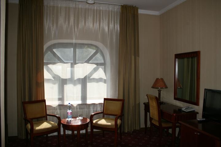 Room 10 of 15