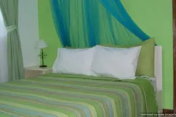 Room 4 of 12