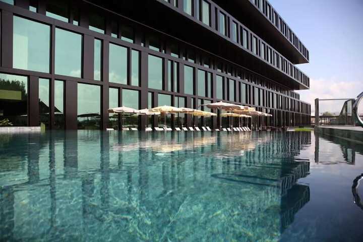 Hotel with Pool