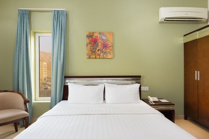 Room 3 of 27