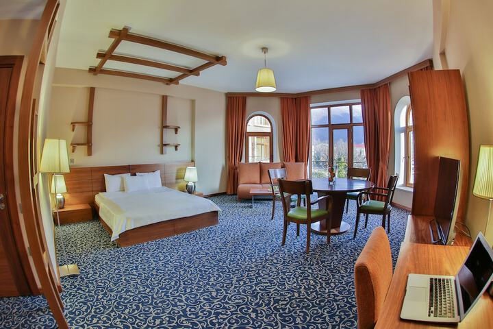 Room 18 of 65