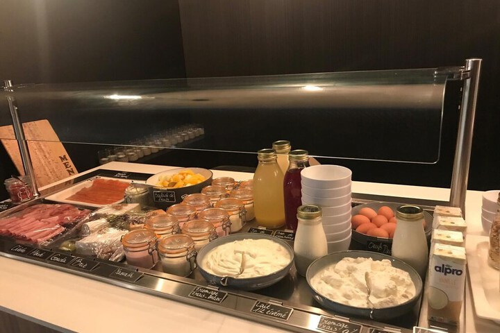 Dining 30 of 36