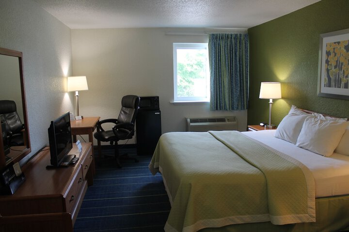 1 King Bed (1 of 16)