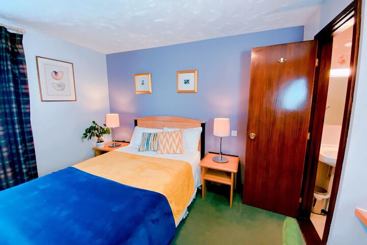 Room 16 of 38