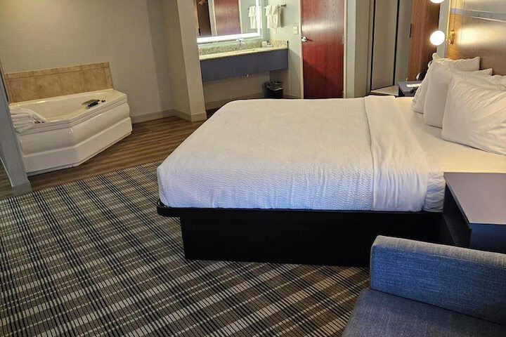 1 King Bed (13 of 34)