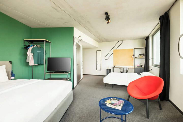Room 29 of 90