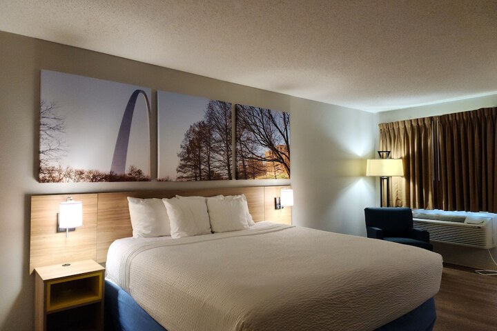 1 King Bed (7 of 9)