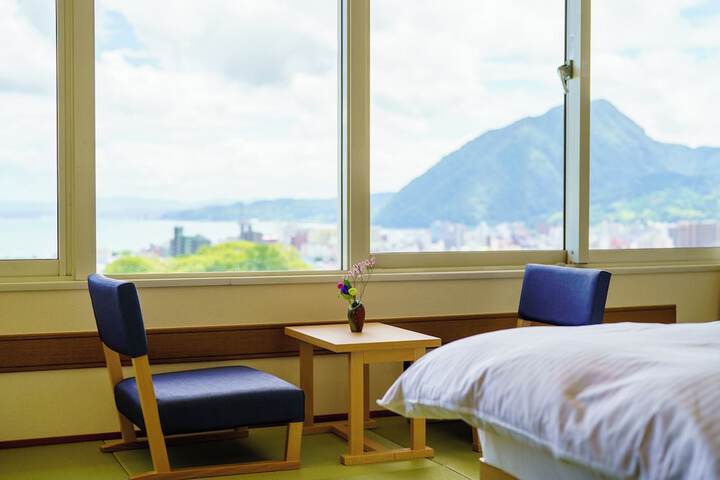 Room 8 of 36