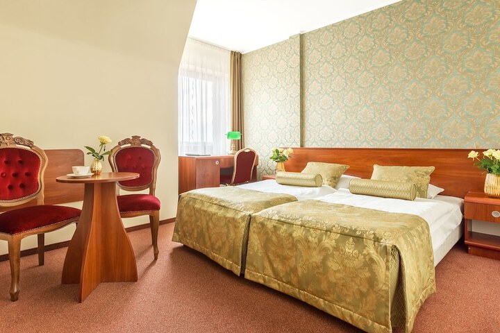 Room 5 of 71
