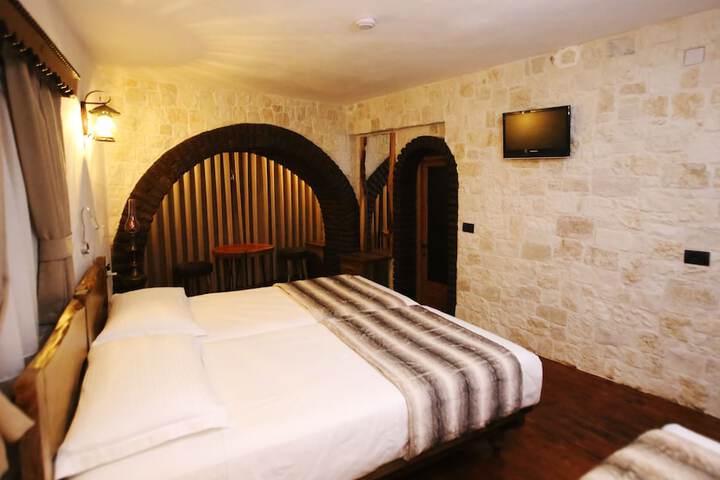 Room 8 of 44
