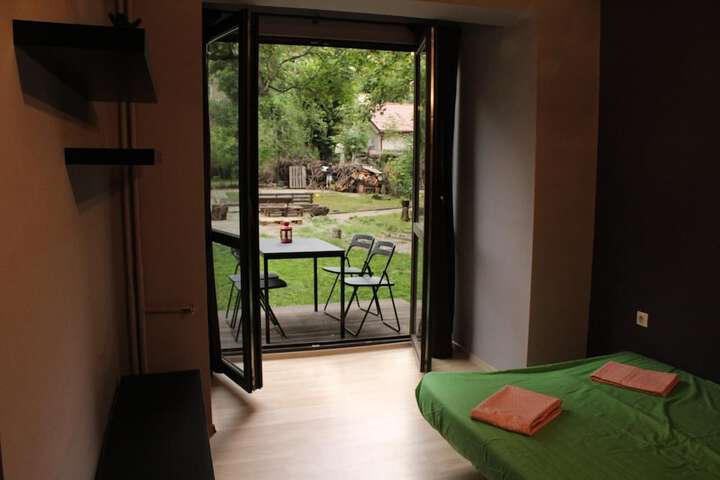 Room 4 of 25