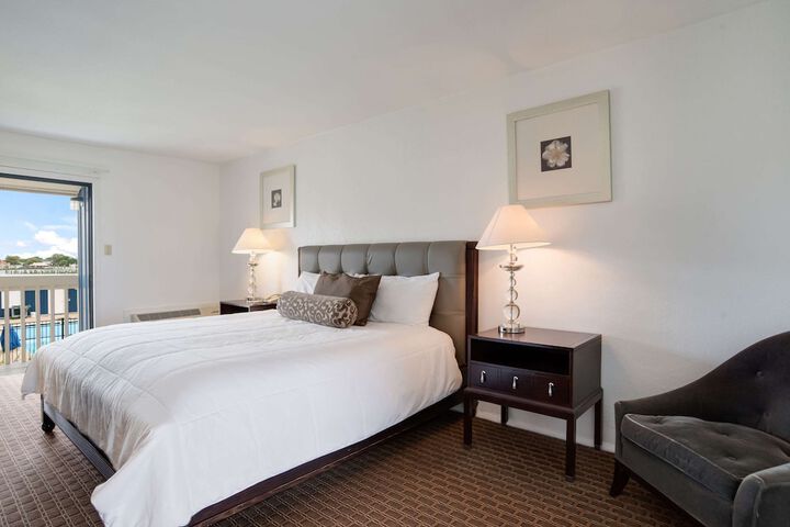 1 King Bed (1 of 7)