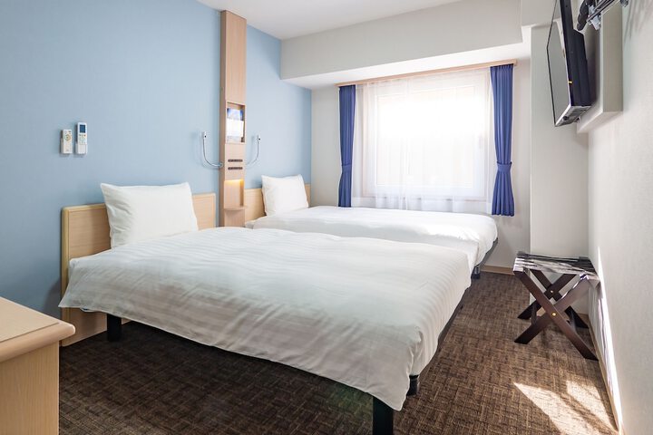 Room 8 of 34