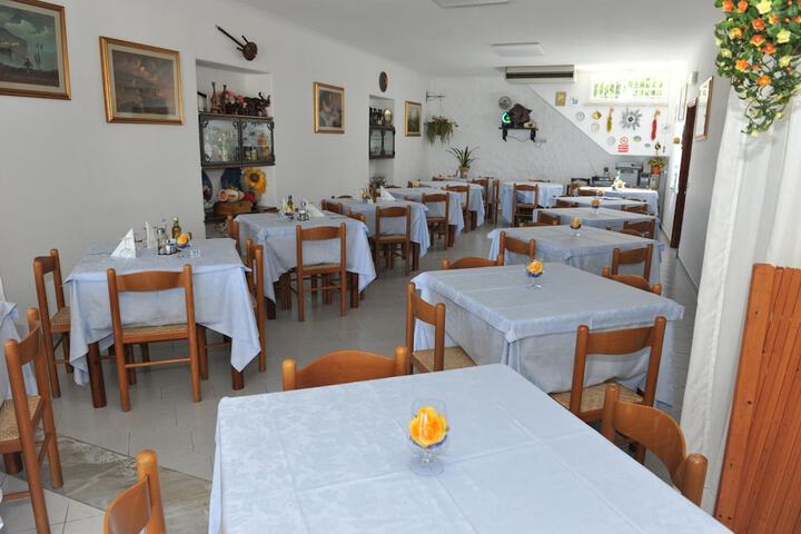 Dining 38 of 62