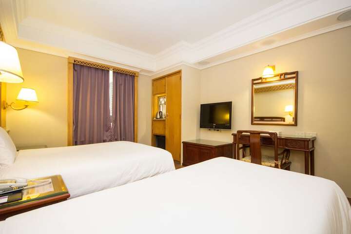 Room 8 of 18