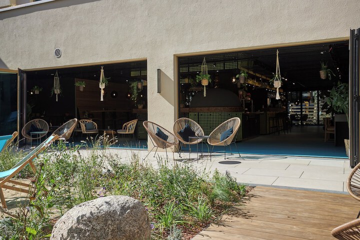 Sundeck 120 of 122