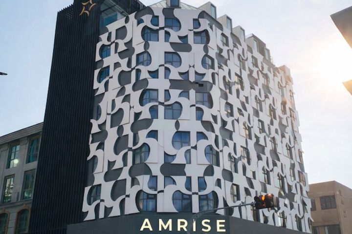 Amrise Hotel Kitchener Stay From 9PM to 8AM