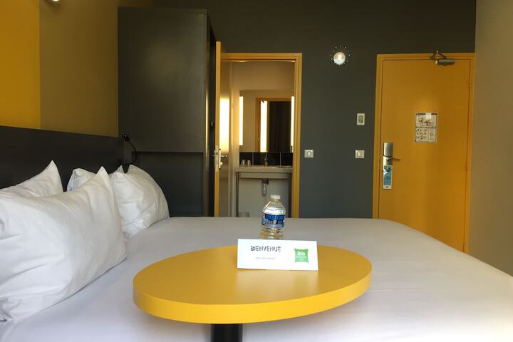 Room 2 of 30