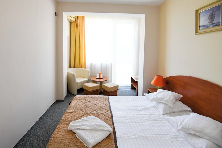 Room 3 of 28