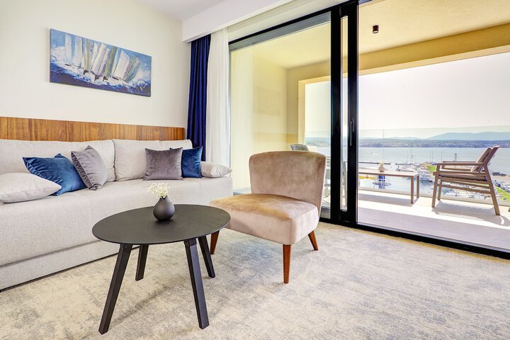 Room 20 of 77